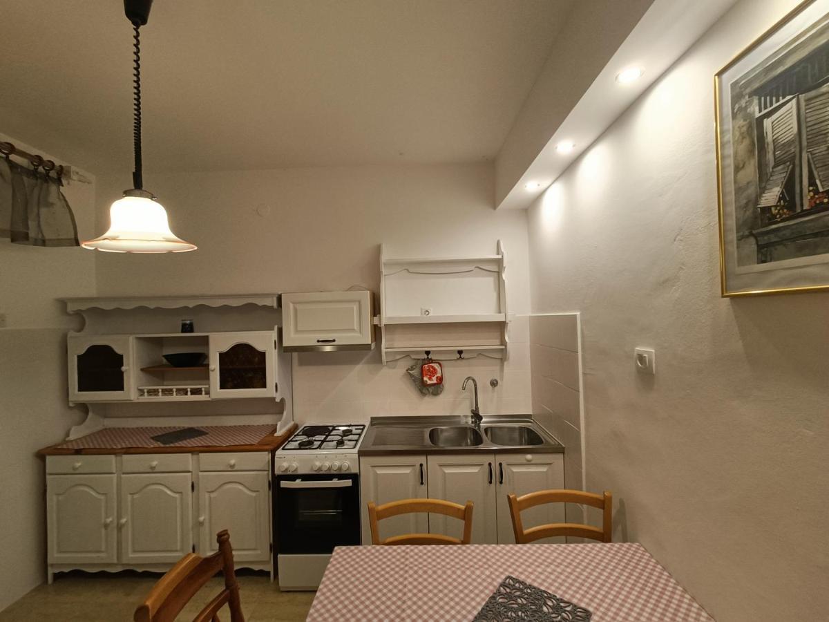 Apartment Pletikos Premantura Exteriör bild