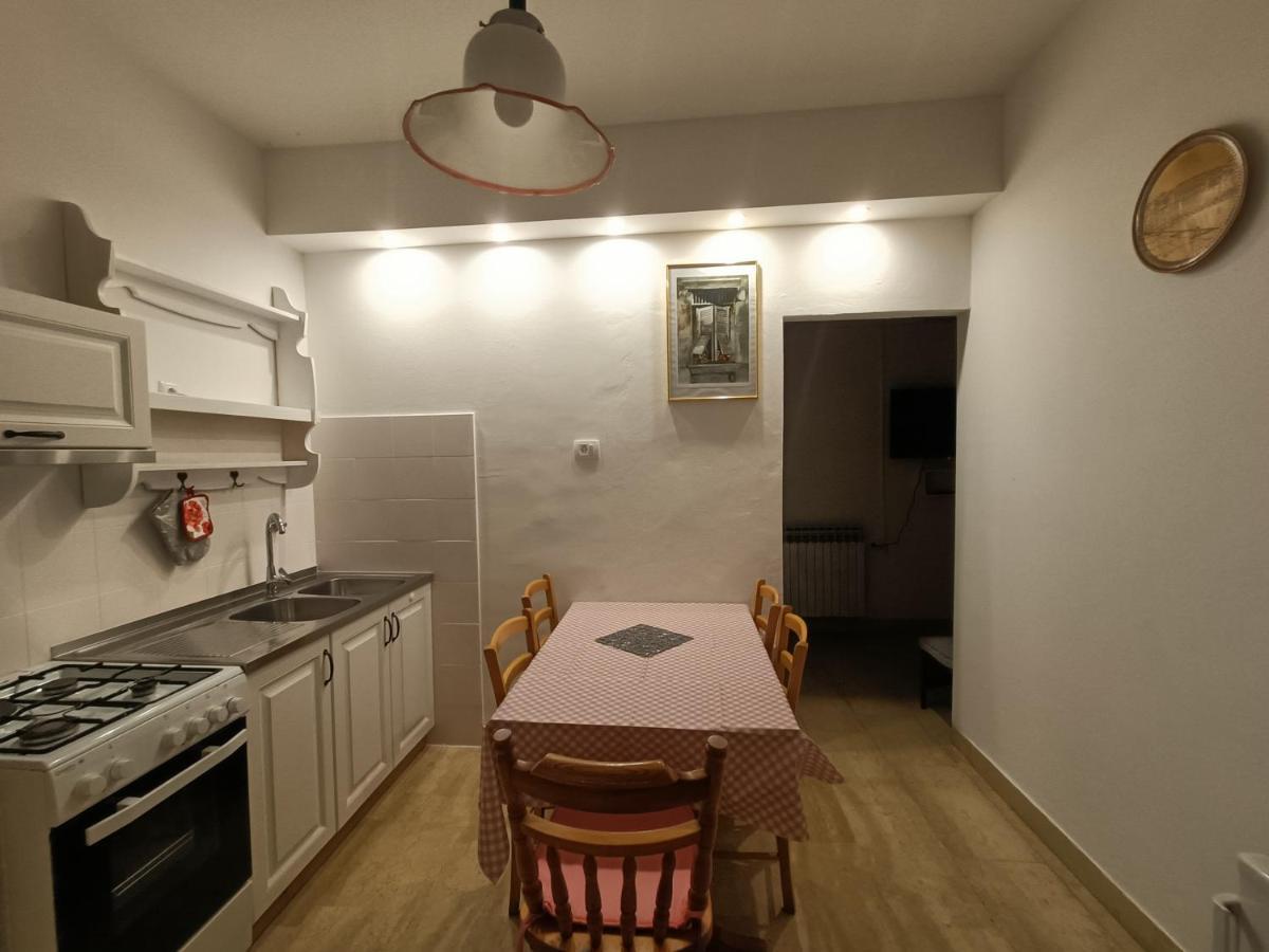 Apartment Pletikos Premantura Exteriör bild
