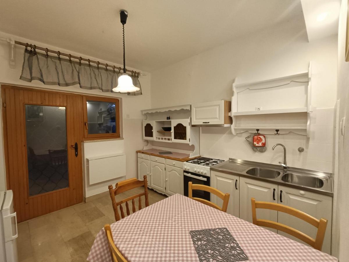 Apartment Pletikos Premantura Exteriör bild